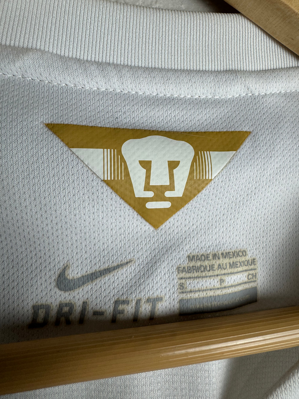Pumas UNAM 2015/16 Away Jersey #4 Veron